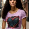 Camiseta Corazón y Texto “LOVE” – Estilo Urbano