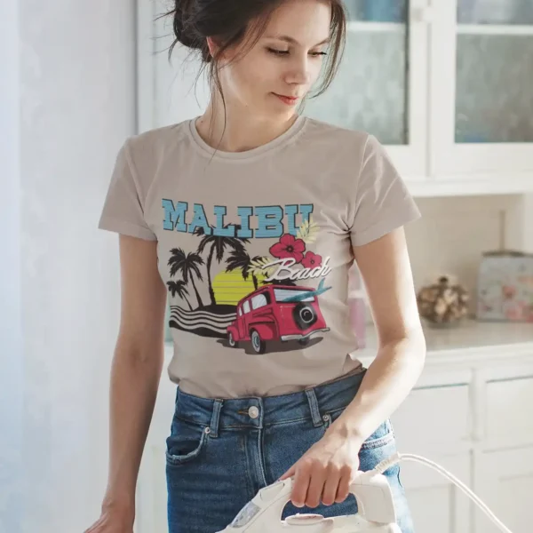 Camiseta Retro “Malibu Beach” Palmeras