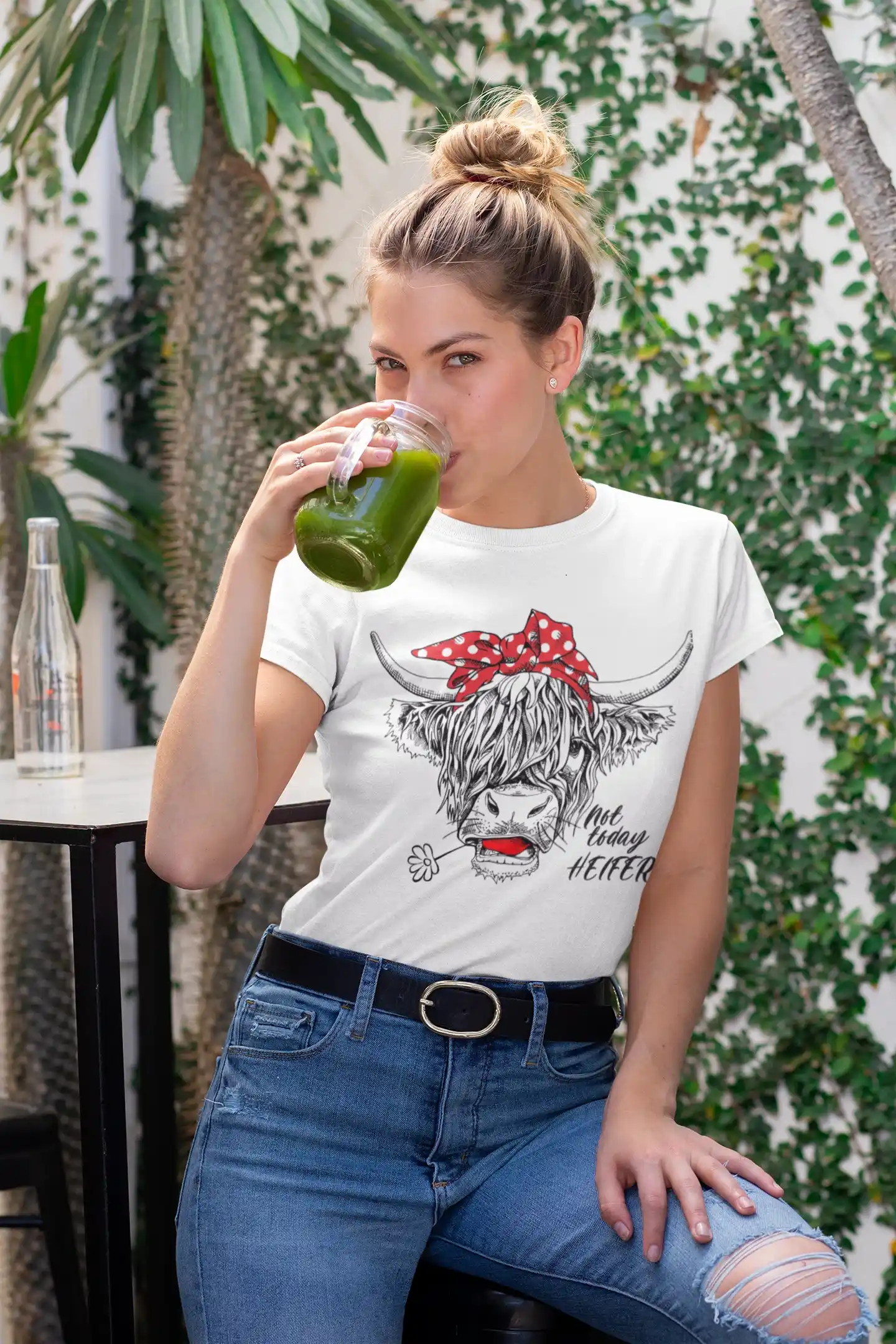 Camiseta “Not Today Heifer” con Vaca Estilizada