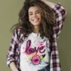 Camiseta "Love" de Labios y Salpicaduras