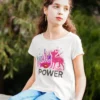 Camiseta 'Girl Power'  y mensaje positivo