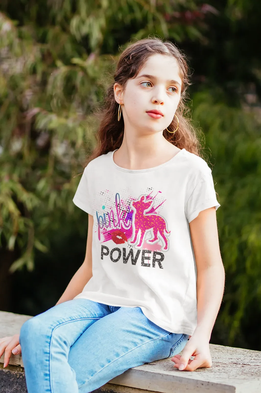 Camiseta 'Girl Power'  y mensaje positivo