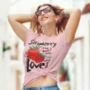 Camiseta "Strawberry Love" con Fresas y Dulce