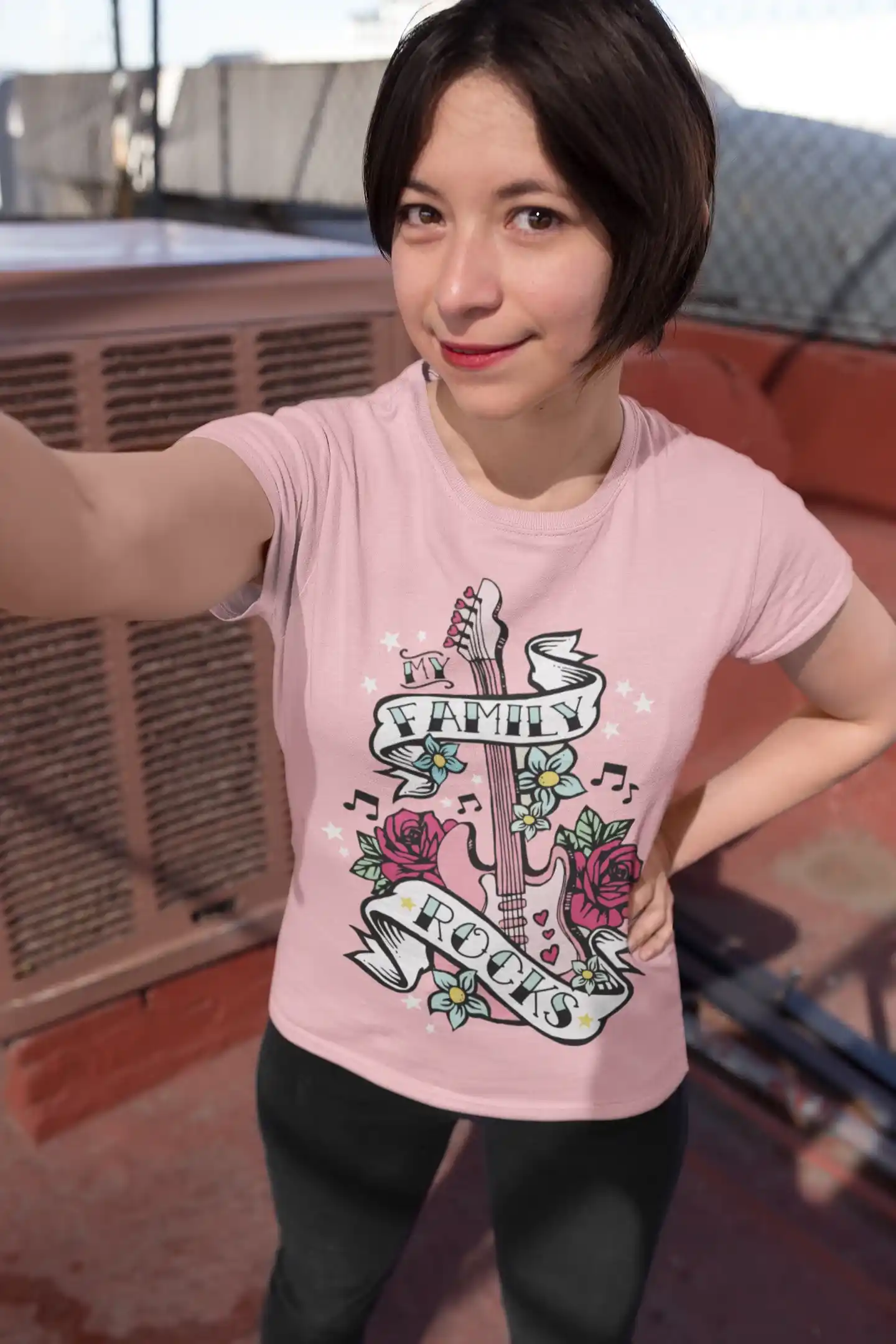 Camiseta 'My Family Rocks' Estilo Rock & Rosas