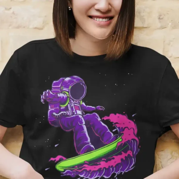 Camiseta 'Space Surfer' Astronauta Estilo Comic