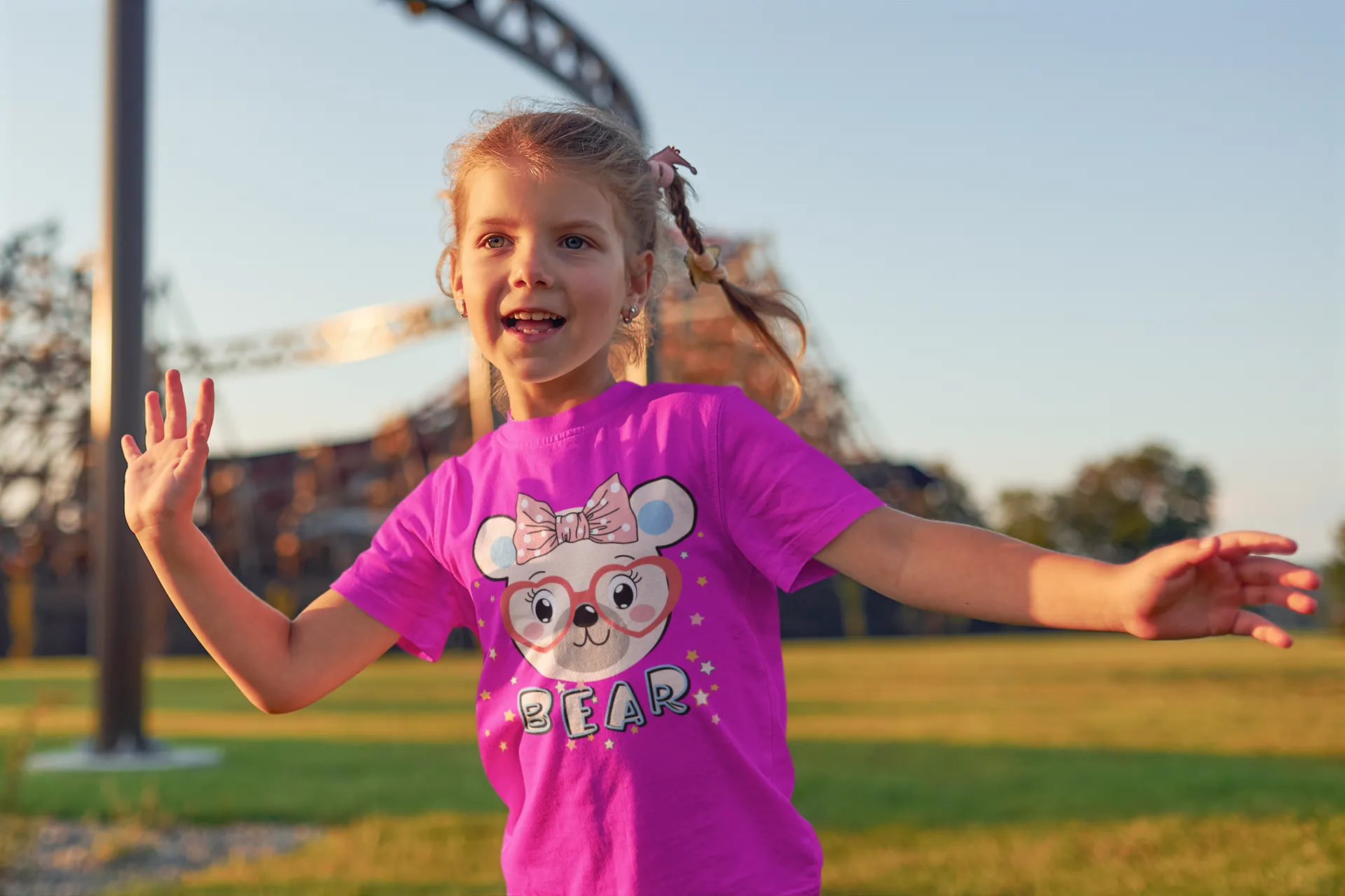Camiseta de Osita "Bear" con Gafas y Lazo