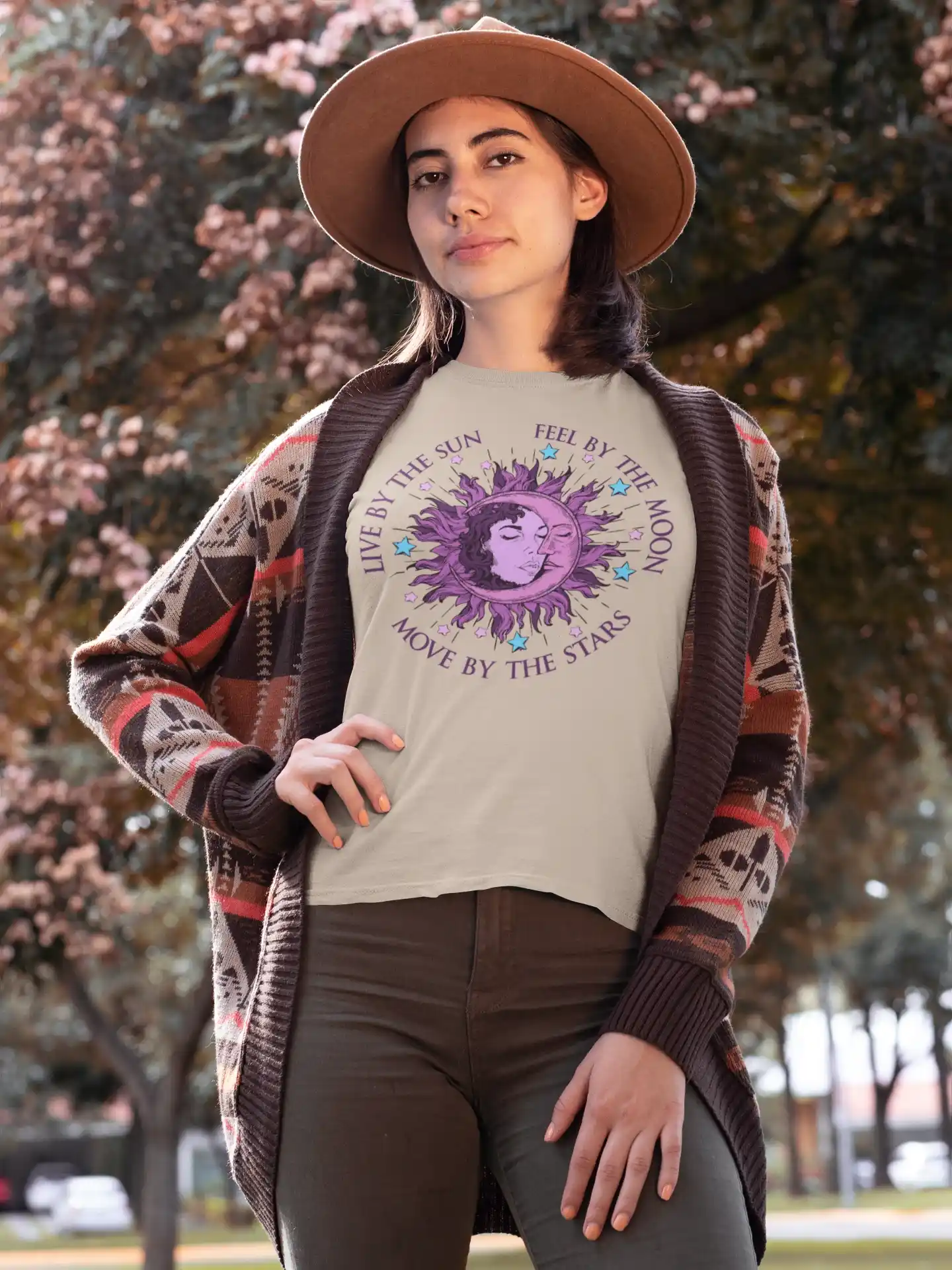 Camiseta de Sol y Luna con Frase Mística