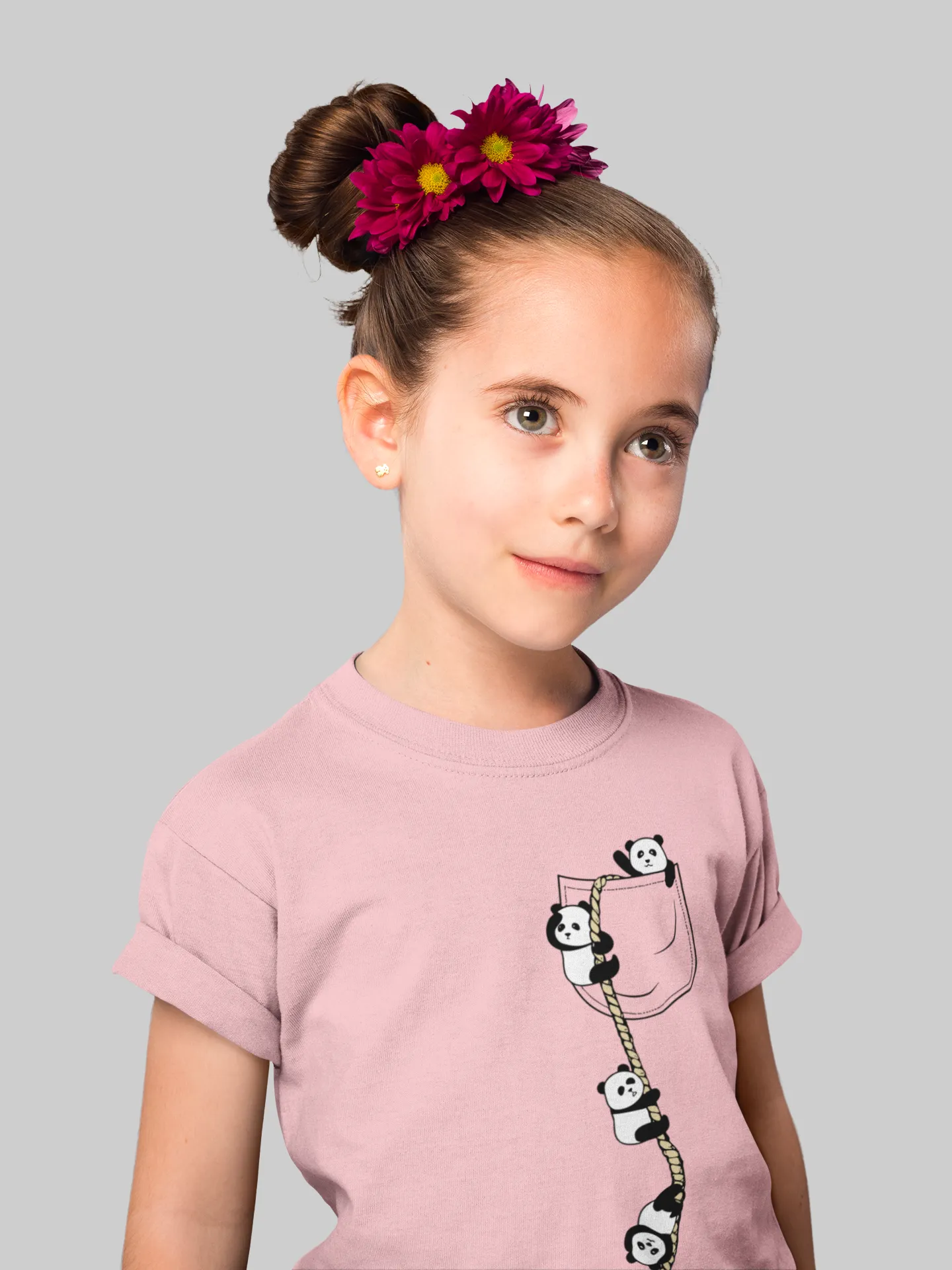 Camiseta de Pandas Escalando un Bolsillo