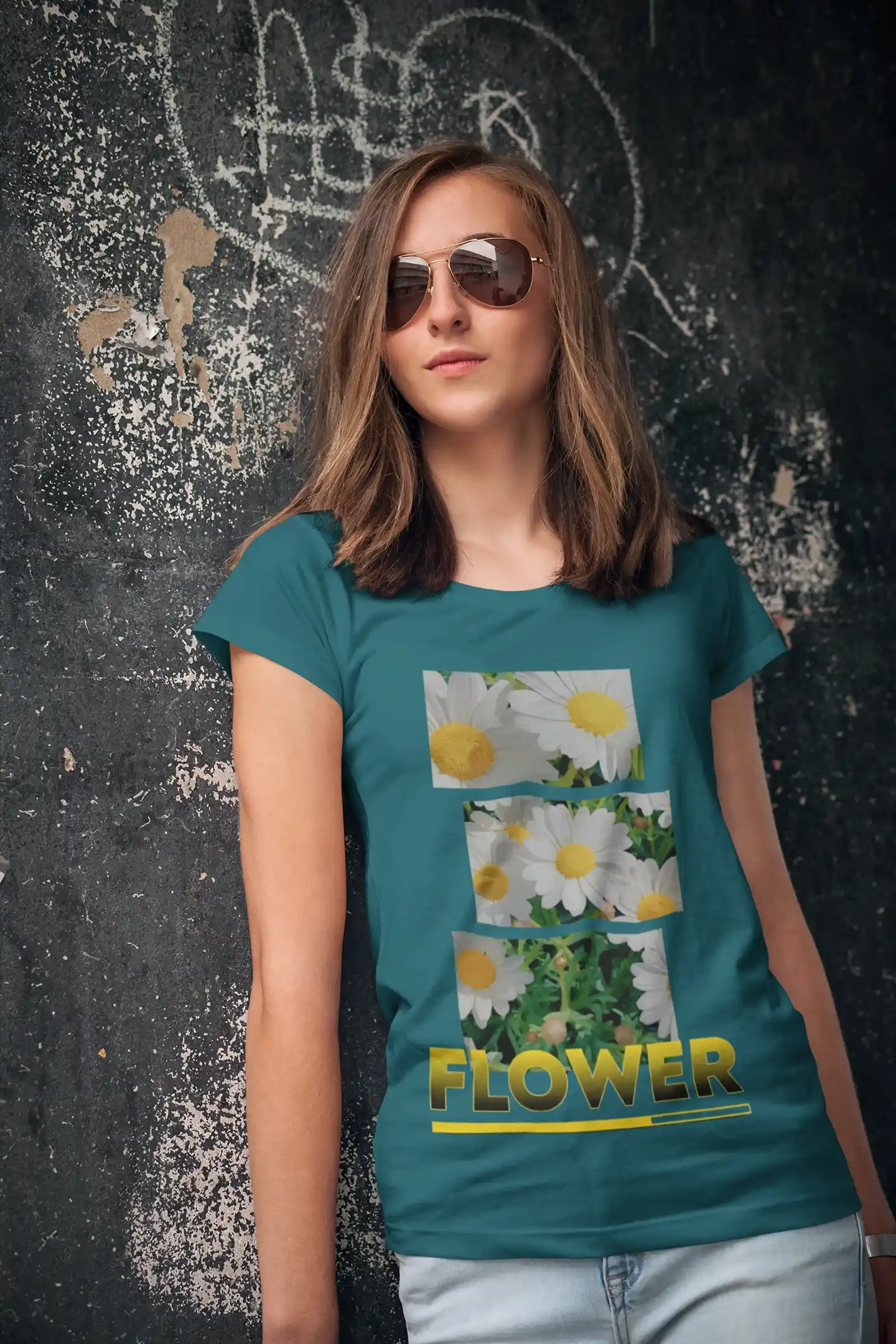 Camiseta Flores con la Palabra "FLOWER"
