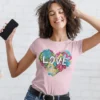 12295_50_11zon Camiseta de "LOVE" en Corazón Floral y Bohemio