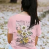 Camiseta de Flores con Mensaje "Deep Love"
