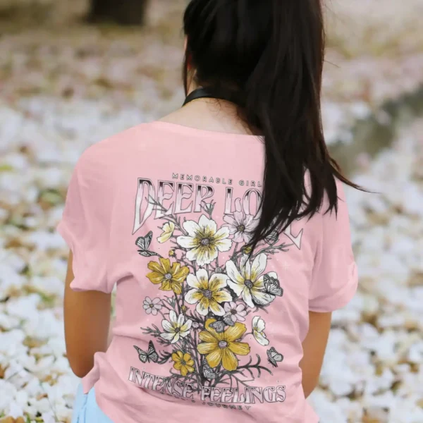 Camiseta de Flores con Mensaje "Deep Love"