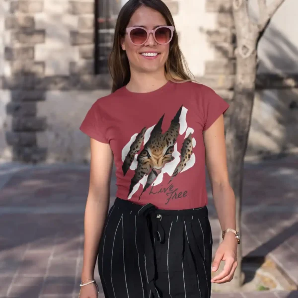 Camiseta de Lince Garras y Frase "Live Free"